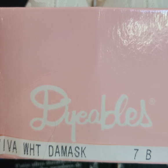 Womens size 7B victorian style wedding shoes - Picture 3 of 4